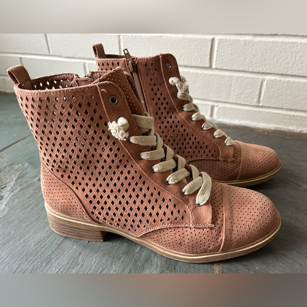 Report Hagen Tan Perforated Faux Suede Lace Up Boots Woman’s 9M